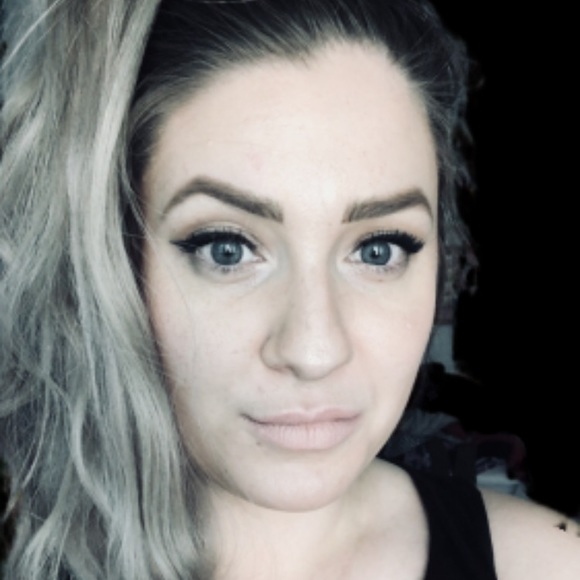 Meet your Posher, Caity - Picture 1 of 1